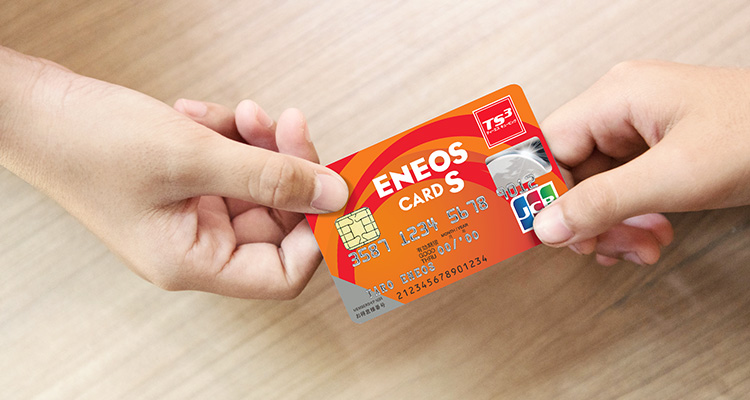 ENEOSカード S(スタンダードタイプ)なら年1回のカードご利用で年会費無料イメージ